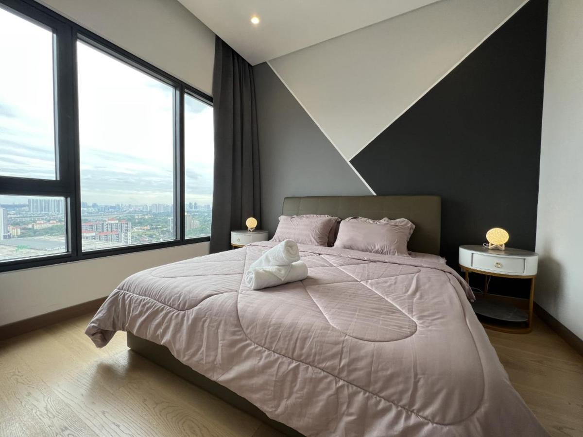 Lucentia Bbcc Lalaport At By Luxe *